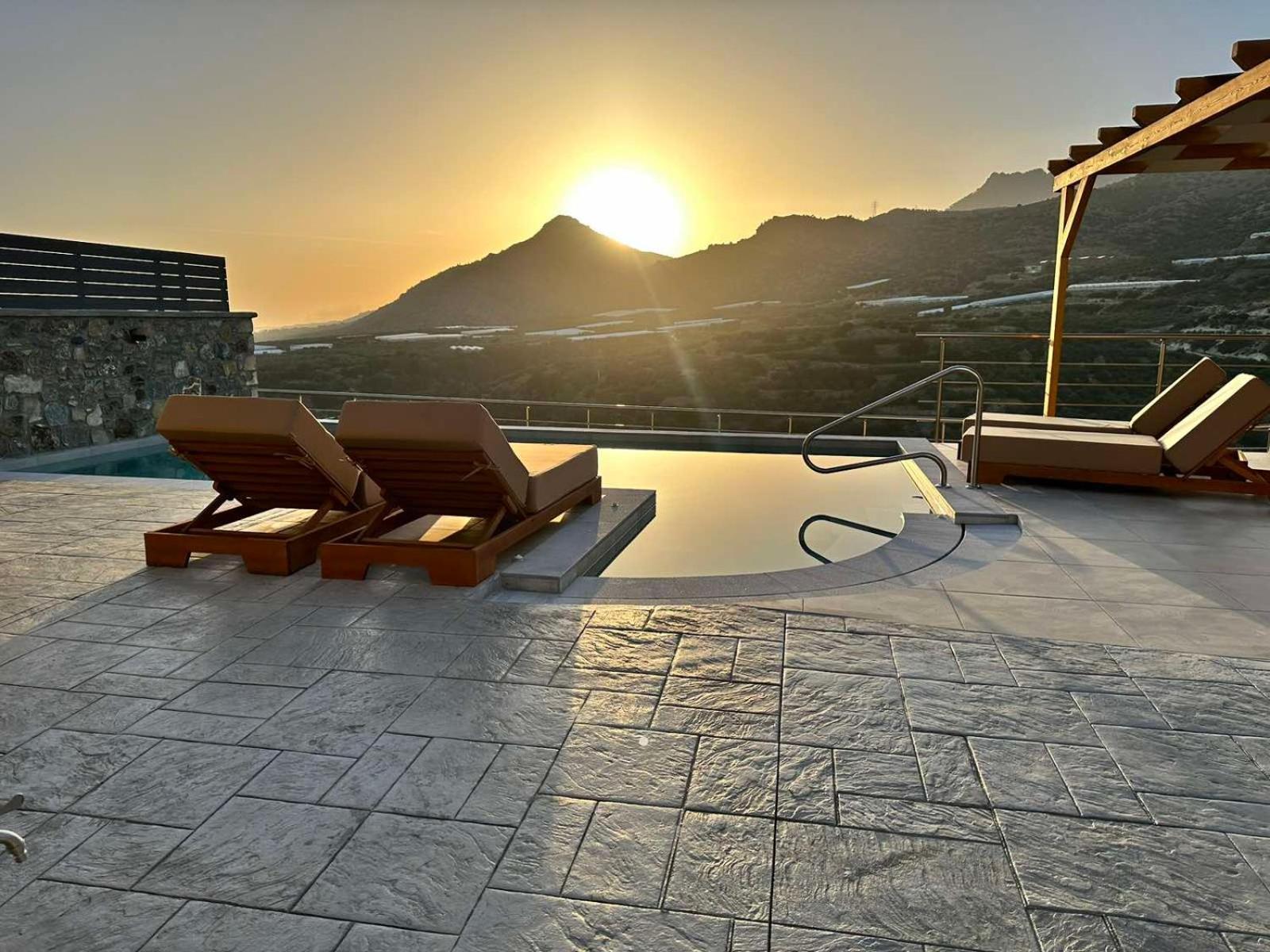 Mediterranean View Villa Makrýgialos Zewnętrze zdjęcie